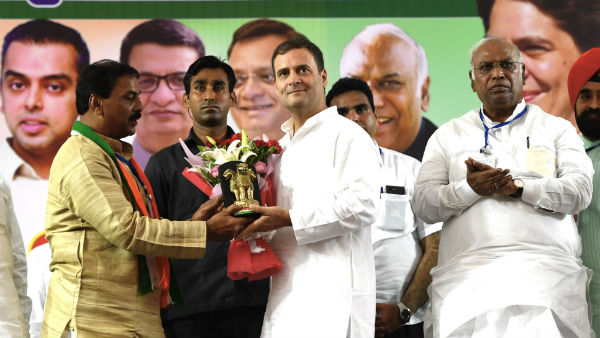 ಕಾಂಗ್ರೆಸ್-ಎನ್ಸಿಪಿಯನ್ನು ಪ್ರಶ್ನಿಸಬೇಕು