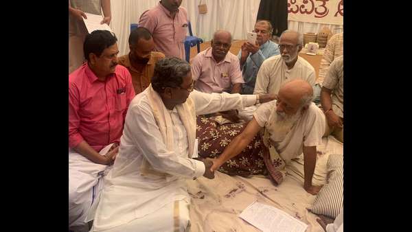 ಟ್ವಿಟ್ಟರ್ನಲ್ಲಿ ಚಿತ್ರ ಹಂಚಿಕೊಂಡಿರುವ ಸಿದ್ದರಾಮಯ್ಯ