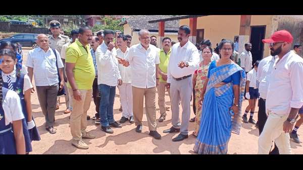 ಇಂಗ್ಲಿಷ್ ಕಲಿಕೆಗೆ ಒತ್ತು ನೀಡಿ: ಸುರೇಶ್ ಕುಮಾರ್