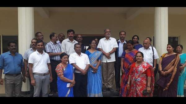 ಎಸ್ಡಿಎಂಸಿ ವತಿಯಿಂದ ಸುರೇಶ್ ಕುಮಾರ್ಗೆ ಸನ್ಮಾನ