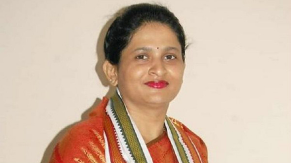 ಕಾಂಗ್ರೆಸ್ ಬೆಂಬಲಿಗರಿಂದ ಪ್ರೆಶರ್ ಕುಕ್ಕರ್ ಹಂಚಿಕೆ