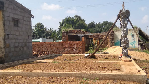 ಹಳೆ ಮನೆ ಕೆಡವಿ ಅಡಿಪಾಯ ಹಾಕಿದರು