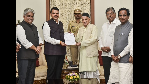 ದೇವೇಂದ್ರ ಫಡ್ನವೀಸ್, ರಾಜಕೀಯದ ಹಲವು ರಿವರ್ಸ್ ಸ್ವಿಂಗಿಗೆ ಬೌಲ್ಡ್