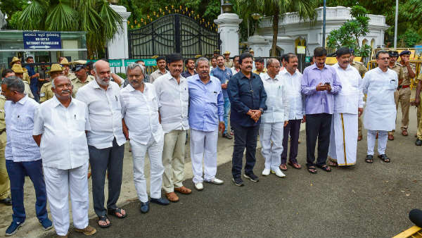 ಉಸ್ತುವಾರಿಗಳ ಜೊತೆ ಸಭೆ