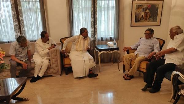 ಸಿದ್ದು, ಮಾಜಿ ಮುಖ್ಯಮಂತ್ರಿಯನ್ನೇ ಪಕ್ಷ ಬಿಡಿಸಿದರು!