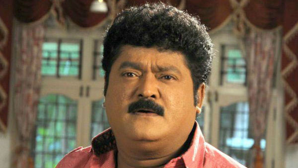 ಹೆಗಲ ಮೇಲೆ ಕೈಹಾಕಿ ಬೆಂಬಲ
