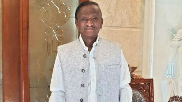 ಎಲ್ಲರೂ ತನ್ನ ಕೈಕೆಳಗೆ ಇರಬೇಕು ಎಂದು ಬಯಸುವ ನಾಯಕ