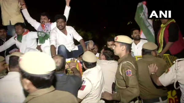 ಬಿಜೆಪಿಗೆ ಧಿಕ್ಕಾರ ಕೂಗಿದ ಕಾಂಗ್ರೆಸ್ ಕಾರ್ಯಕರ್ತರು