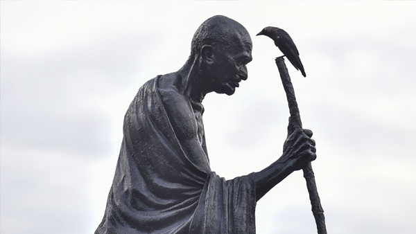ಬೆತ್ತಕ್ಕೂ ಬೆದರದ ಕಾಗೆ