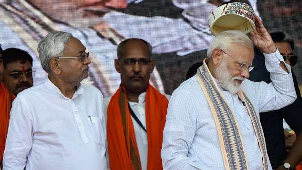 ಪ್ರಧಾನಮಂತ್ರಿ ನರೇಂದ್ರ ಮೋದಿ ತಲೆ ಮೇಲೆ ಟೋಪಿ