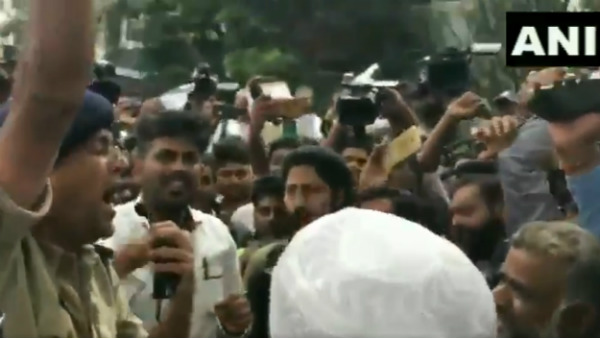 ಟೌನ್ಹಾಲ್ ಮುಂಭಾಗ ಬಿಗಿ ಭದ್ರತೆ