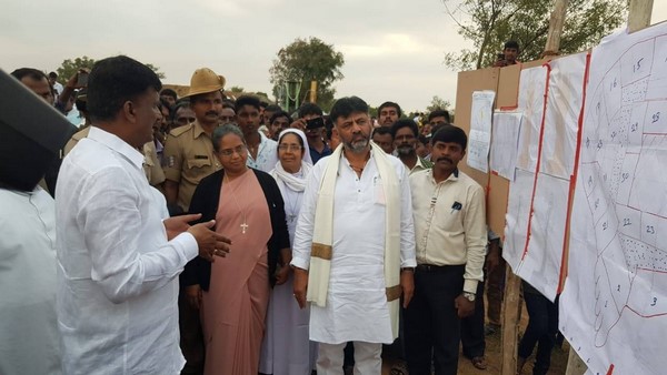 ಡಿ.ಕೆ. ಶಿವಕುಮಾರ್ ಹಾಗೂ ಡಿ.ಕೆ. ಸುರೇಶ್ ಸಹೋದರರಿಗೆ ಟ್ರಸ್ಟ್ ಪರವಾಗಿ ಕೃತಜ್ಞತೆ