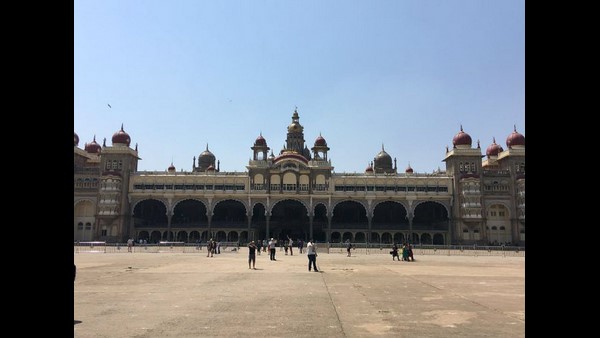 ದಲ್ಲಾಳಿಗಳೇ ನಕಲಿ ಗೈಡ್ ಗಳು