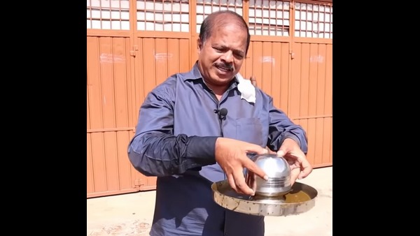 ಸಗಣಿ ನೀರು ಹಾಕಿದ ತಟ್ಟೆಯನ್ನು ಹಿಡಿದಿಡುತ್ತೇ ಚಂಬು
