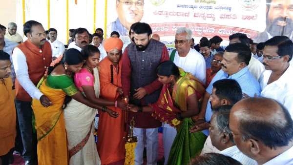 ವಾಲ್ಮೀಕಿ ಜಾತ್ರೆಗೆ ಆಹ್ವಾನಿಸಲು ಸಿಎಂ ಭೇಟಿ