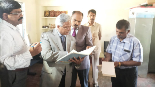 ವಾರ್ಡನ್ ಗೆ ಪ್ರಶಂಸೆ ವ್ಯಕ್ತಪಡಿಸಿದ ಉಪ ಲೋಕಾಯುಕ್ತರು