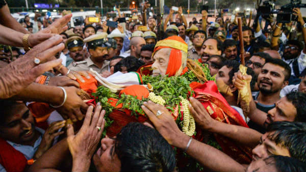 ಜೈಲು ಖೈದಿಗಳಿಗೂ ಊಟ ಹಾಕಿಸಿದ್ದಾರೆ