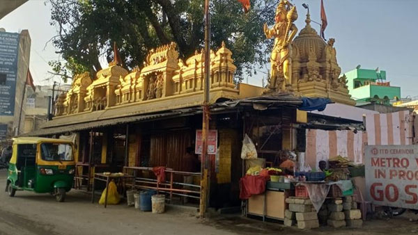 ಒಂದು ಚರ್ಚ್ ಮೂರು ದೇಗುಲ