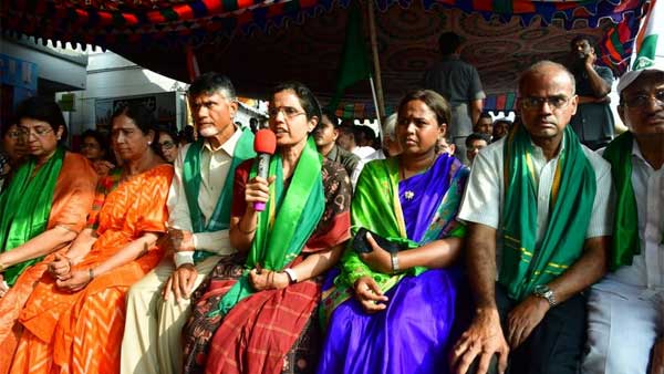 ರೈತರಿಗಾಗಿ ಇದ್ದಬದ್ದ ಚಿನ್ನವನ್ನೆಲ್ಲಾ ಹರಾಜಿಗಿಟ್ಟ ಚಂದ್ರಬಾಬು ನಾಯ್ಡು ಪತ್ನಿ