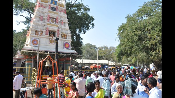 ಮೆರವಣಿಗೆಯೊಂದಿಗೆ ಜಾತ್ರೆಗೆ ತೆರೆ