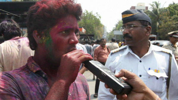ಕಿಕ್ ಏರಿದ ಮಂದಿಗೆ ಖಾಕಿ ಪಡೆ ಕೊಟ್ಟಿತು ಖಡಕ್ ಶಾಕ್