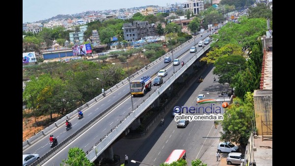 ಫ್ಲೈಓವರ್ನಲ್ಲಿ ಒಂದು ಮಾರ್ಗ ಬಂದ್