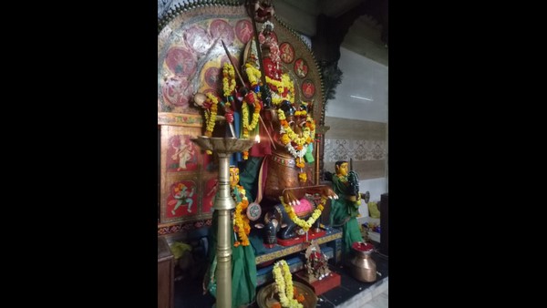 ದೀಪಸ್ತಂಭ ನೀಡಿ ಹರಕೆ ತೀರಿಸಿದ ಭಕ್ತರು