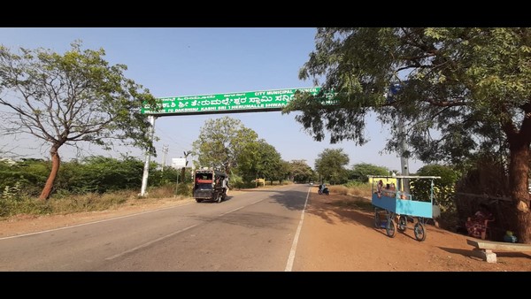 ನಾಲ್ವಡಿ ಕೃಷ್ಣರಾಜ ಒಡೆಯರ ಹೆಸರು ಎಲ್ಲೂ ಇಲ್ಲ