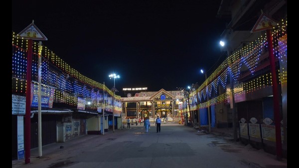 ಭಕ್ತರನ್ನು ಸ್ವಾಗತಿಸುತ್ತಿರುವ ಉಡುಪಿ ದಾರಿ
