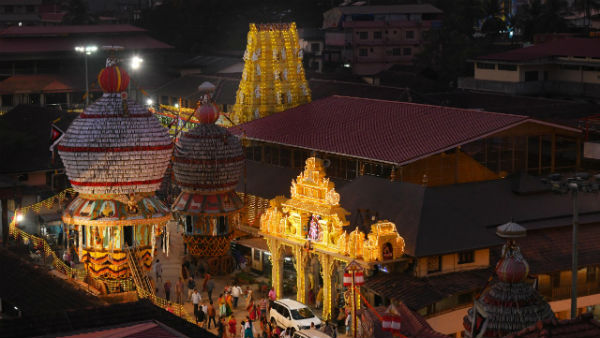 ಅದಮಾರು ಶ್ರೀಗಳಿಗೆ ಕೃಷ್ಣ ಪೂಜಾಧಿಕಾರ ಹಸ್ತಾಂತರ
