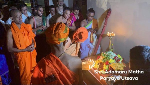 ಮೆರವಣಿಗೆಯಲ್ಲಿ ಸ್ತಬ್ಧಚಿತ್ರಗಳು, ಕಲಾಕೃತಿಗಳು