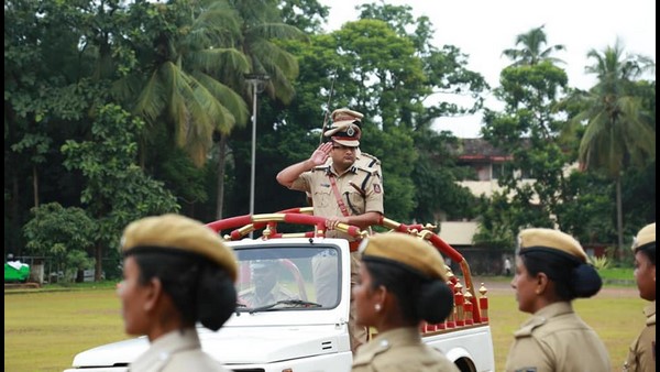 ಸ್ಥಳಕ್ಕೆ ಬಂದವರು ಕಮಿಷನರ್ ಹರ್ಷ