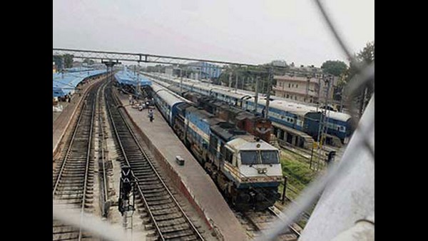 ರೈಲಿನ ವೇಳಾಪಟ್ಟಿ, ಪಿಎನ್ಆರ್ ಮಾಹಿತಿಗಾಗಿ 2ನ್ನು ಒತ್ತಿ