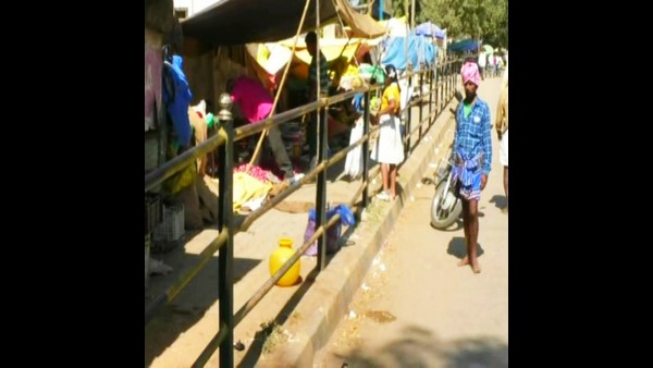 ವಾಹನ ಸಂಚಾರಕ್ಕೆ ಕಿರಿಕಿರಿ