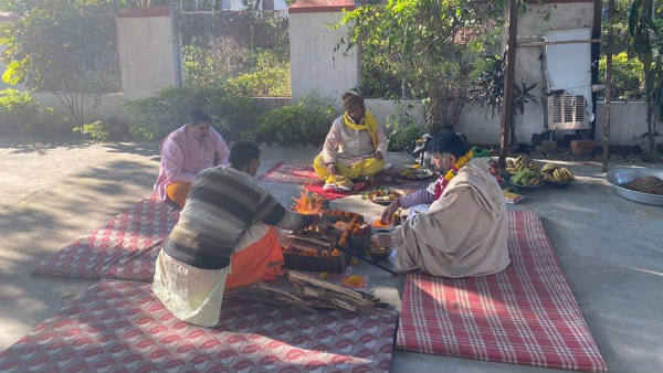 ಸರ್ಕಲ್ ಮಾರಮ್ಮ ದೇವಾಲಯಕ್ಕೆ ಭೇಟಿ