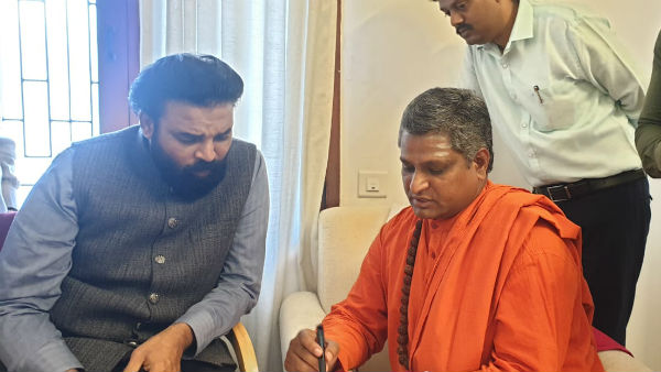 ವಾಲ್ಮೀಕಿ ಸಮುದಾಯಕ್ಕೆ ಡಿಸಿಎಂ ಹುದ್ದೆ ಕೊಡಲು ಸ್ವಾಮೀಜಿ ಆಗ್ರಹ