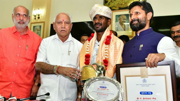 ಶ್ರೀನಿವಾಸ್ ಗೌಡಗೆ ಮೂರು ಲಕ್ಷ ಚೆಕ್