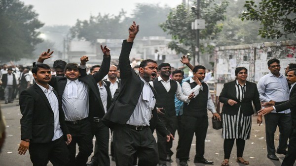 ಮೊದಲು ಕೋರ್ಟ್ಗೆ ಕರೆ ತನ್ನಿ