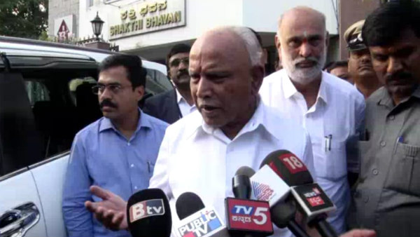 ಟೌನ್ಹಾಲ್ ಎದುರು ಪೊಲೀಸ್ ಬಿಗಿ ಬಂದೋಬಸ್ತ್