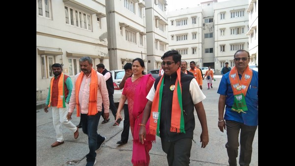 ಕರ್ನಾಟಕ ಮೂಲದವರ ಮನೆಮನೆಗೆ ಸಂಸದೆ ಶೋಭಾ ಕರಂದ್ಲಾಜೆ