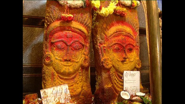 ಮೀಸೆ ಇರುವ ಜೋಡಿ ಮಾರಮ್ಮ ವಿಗ್ರಹಗಳು
