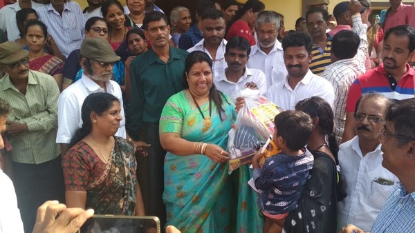 ಅವಧಿ ಮುಗಿದ ಸಾಮಗ್ರಿ ಎಂದು ಖಂಡಿಸಿದ ಕಾಂಗ್ರೆಸ್