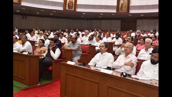 ವಿಧಾನಸಭೆ ಹೊರಗೆ ವೈದ್ಯರ ತಂಡ ಸನ್ನದ್ಧ