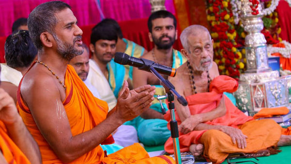 ಮುಂಚೂಣಿಯಲ್ಲಿದ್ದ ವಿಶ್ವೇಶತೀರ್ಥರು