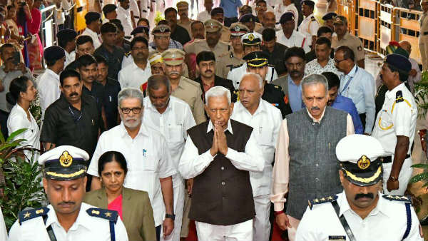 ಆಯುಕ್ತರನ್ನು ತಡೆದ ಮಾರ್ಷಲ್ಗಳು