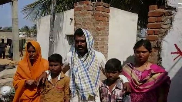 ಬೇರೆ ಮನೆಯಲ್ಲಿ ವಾಸವಿರುವ ಕುಟುಂಬ