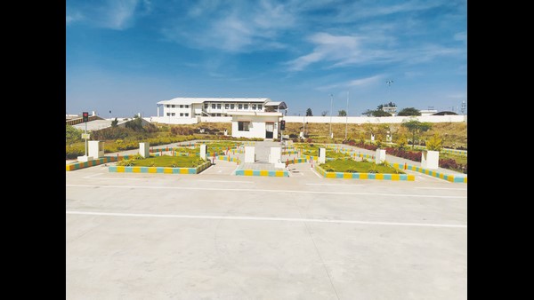 ಪ್ರತಿನಿತ್ಯ ನೂರಾರು ಅರ್ಜಿ