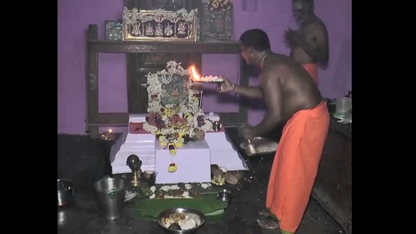 ಗೌರಿ ಹಬ್ಬದಲ್ಲೂ ಮಾಂಸಾಹಾರ ಸೇವನೆ