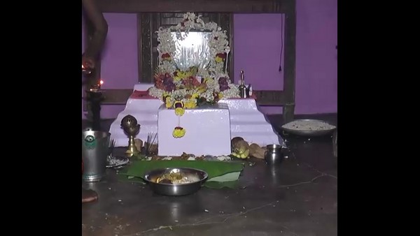 ಆಚರಣೆ ನಿಲ್ಲಿಸಲೂ ಆಗಲಿಲ್ಲ
