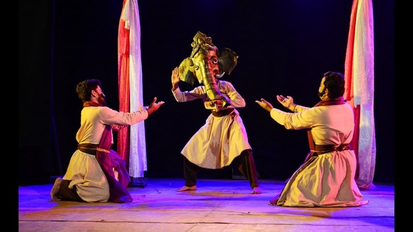 ನಿರ್ದೇಶಕರ ವಿರುದ್ಧ ಪ್ರತಿಭಟನೆ